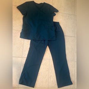 Women’s scrubs set size medium